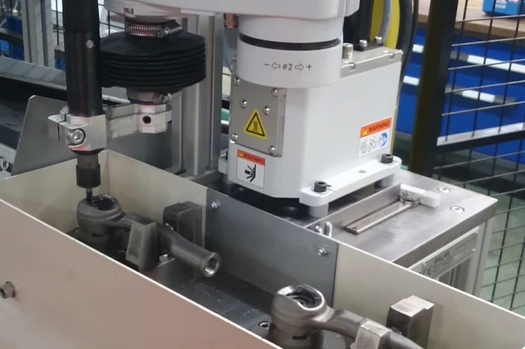 Edge deburring with SCARA robot